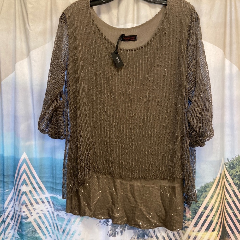 NWT Lovely layered sequined top from Italy 🇮🇹